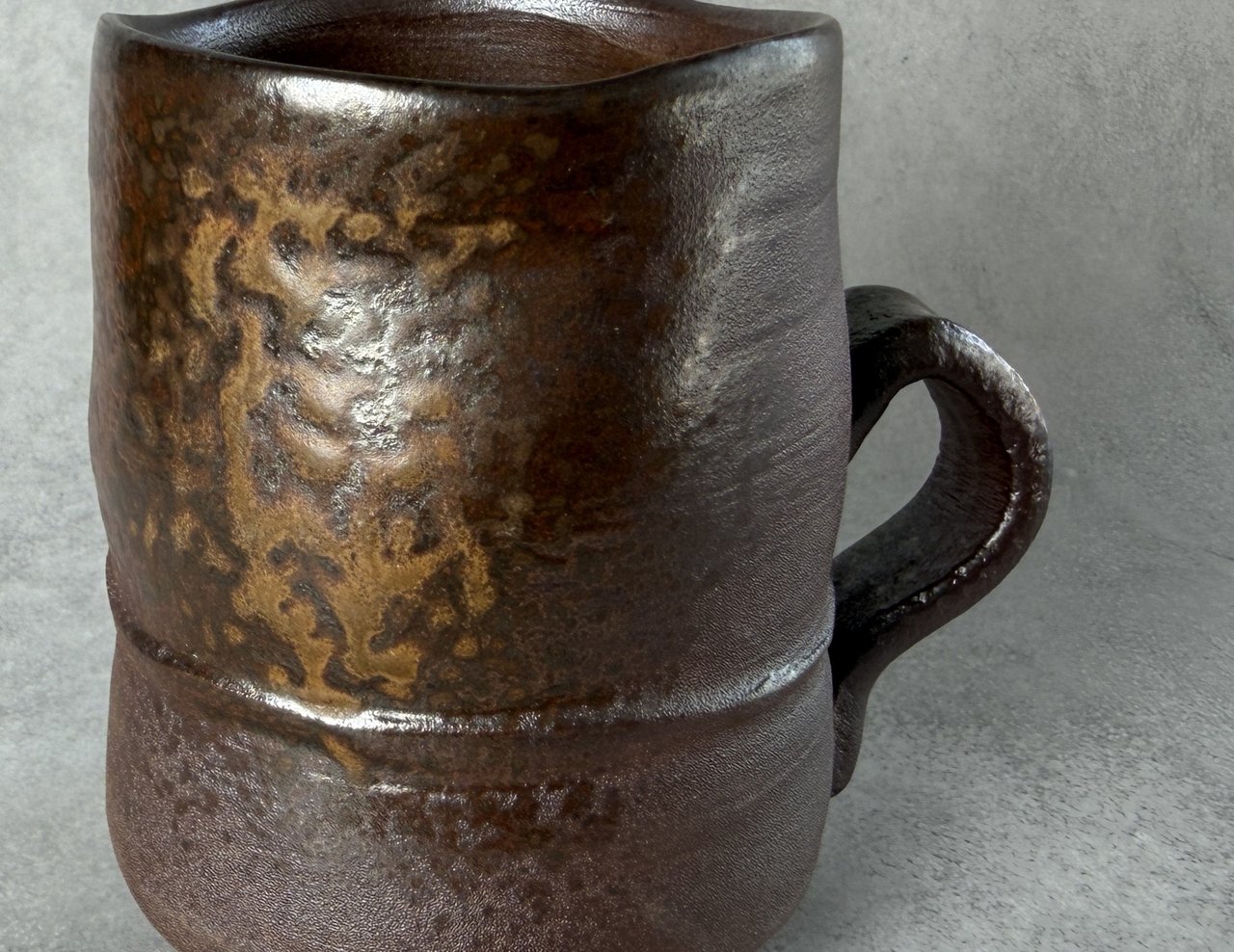 Bizen goma firing pattern — pine-ash speckles melted into a golden, glassy sheen