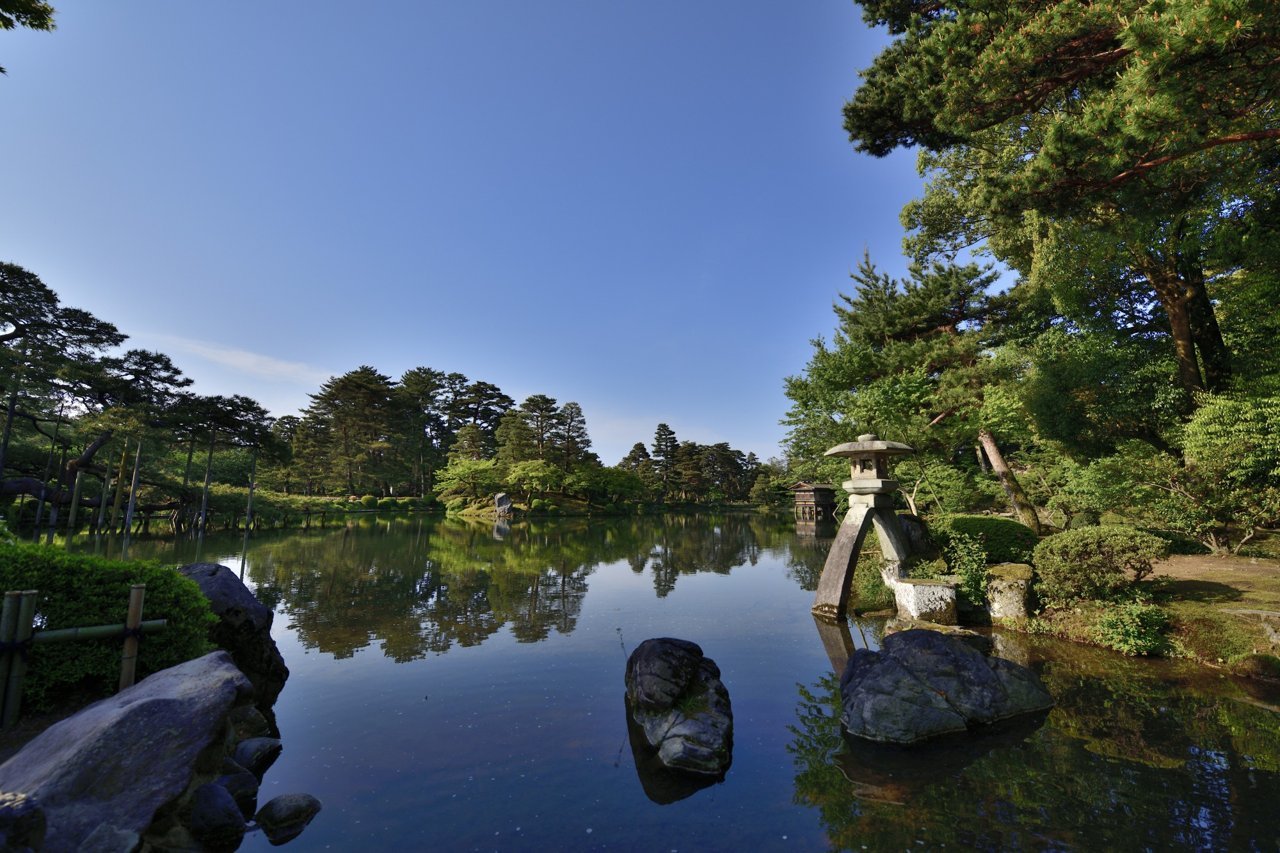 Kenrokuen garden in Kanazawa, Ishikawa &mdash; the cultural gateway to the Yamanaka and Wajima lacquer regions