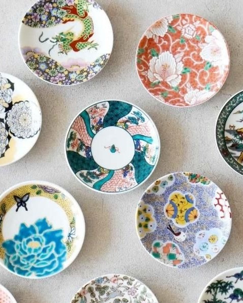 Kutani ware overview &mdash; Five Colors small plates and sake cups