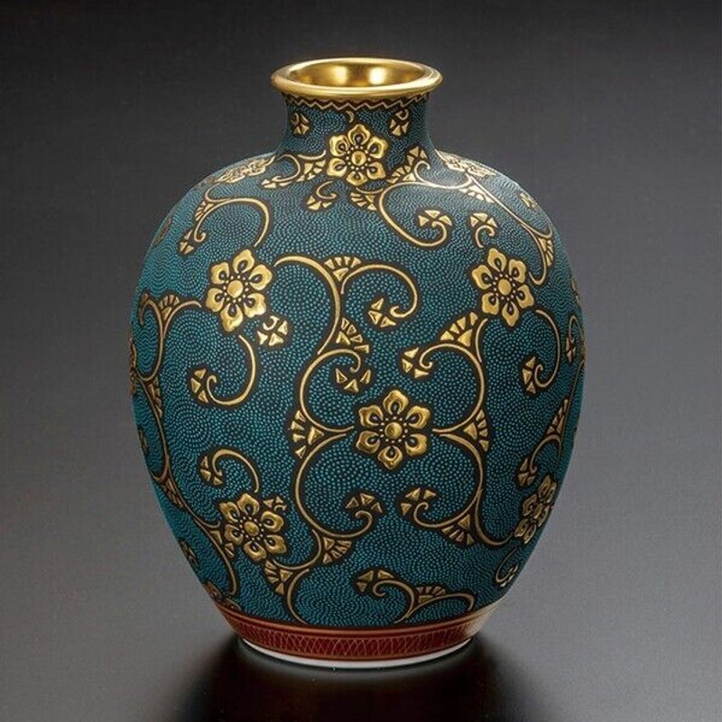 Kutani Aochibu close-up &mdash; even dots and neat rows