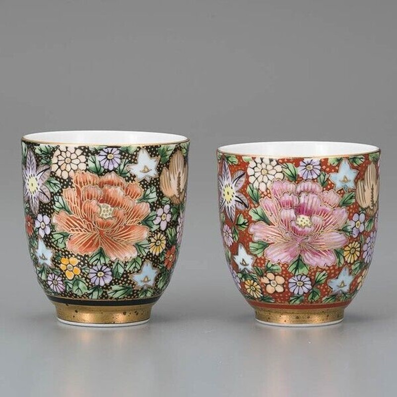 Kutani Hanazume close-up &mdash; all-over blossoms outlined with gold