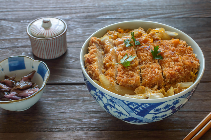 Katsudon served in a Mino ware bowl