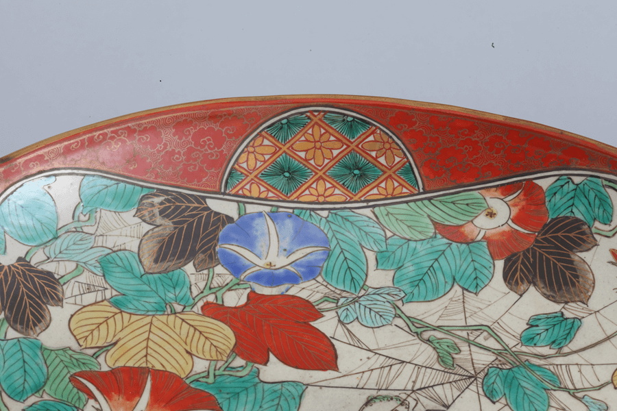 Ko-Kutani bowl with morning glory and kitten motif showing strong outline drawing